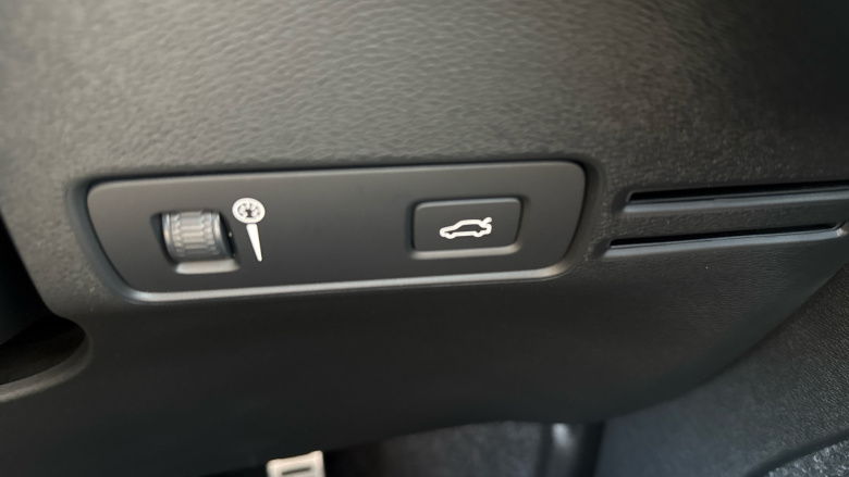 Volvo Xc40 2.0 B4P R DESIGN Pro 5dr Auto Petrol Estate